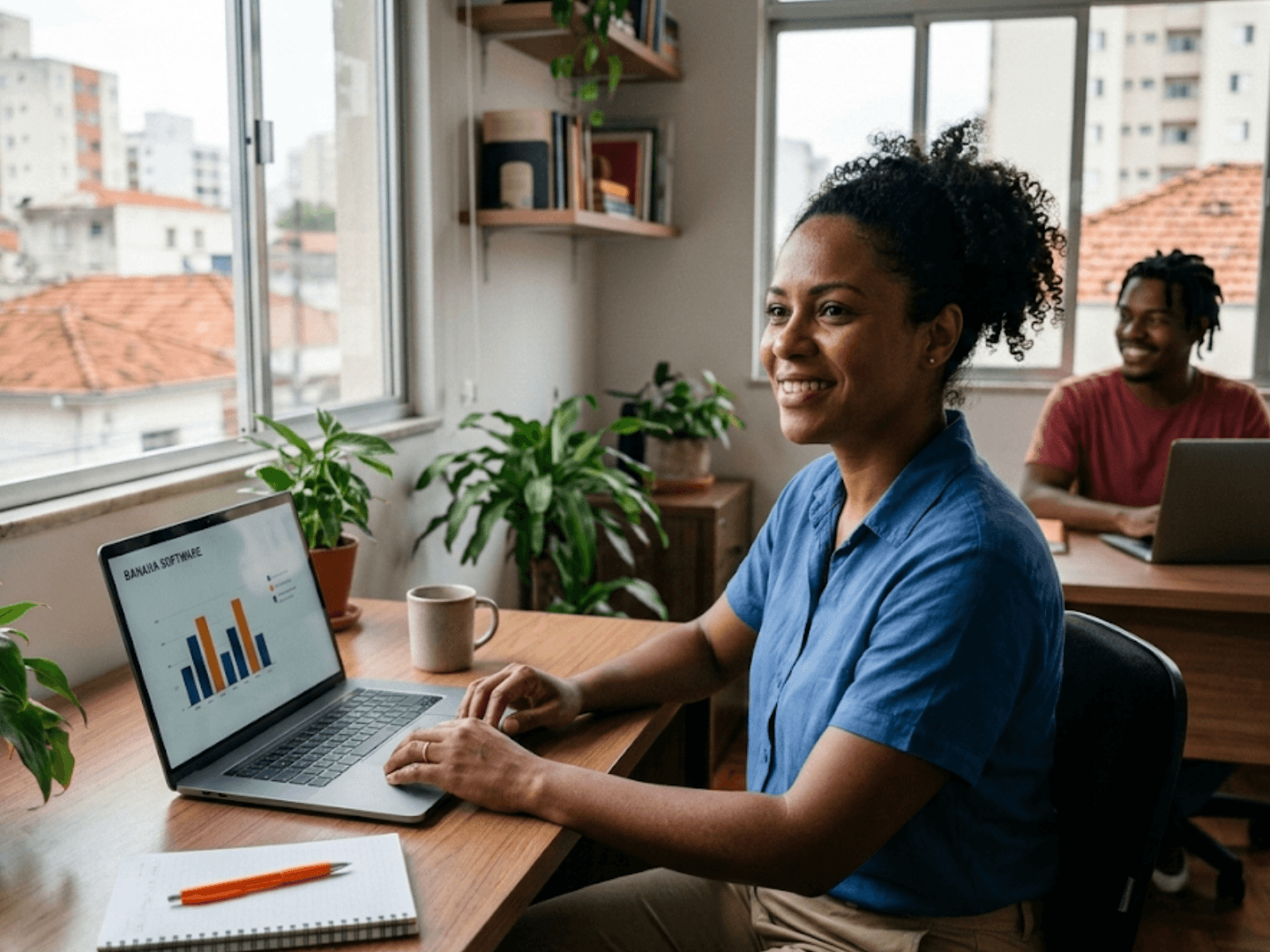 Empreendedora analisando gráficos de faturamento no laptop em coworking